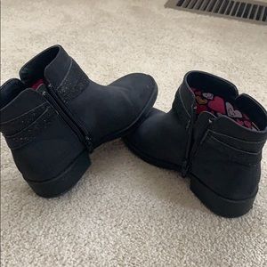 Girl’s black booties